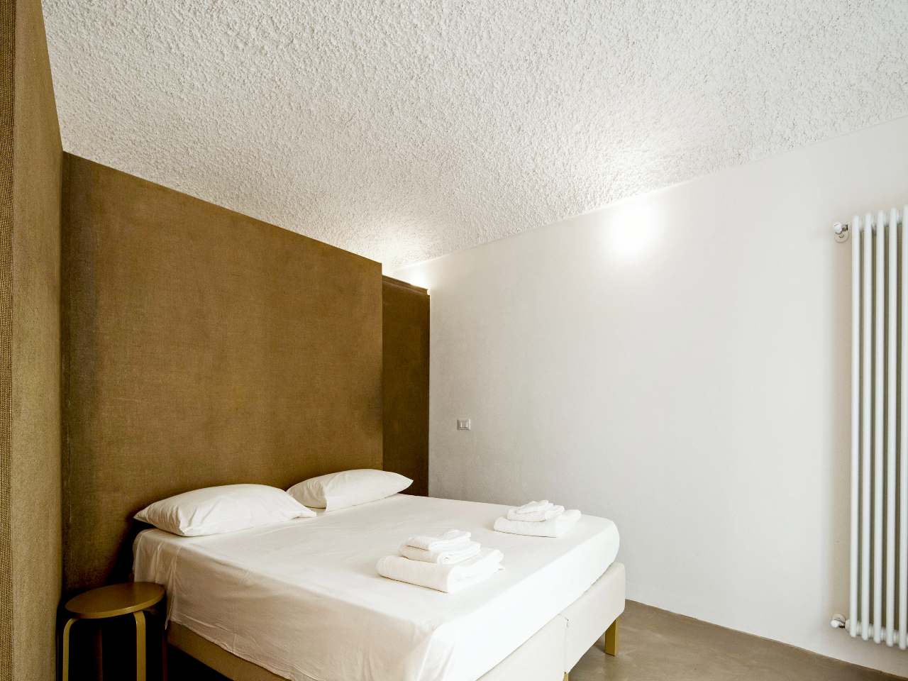 Bright double bedroom of the Aurea apartment in central Ortigia, Syracuse
