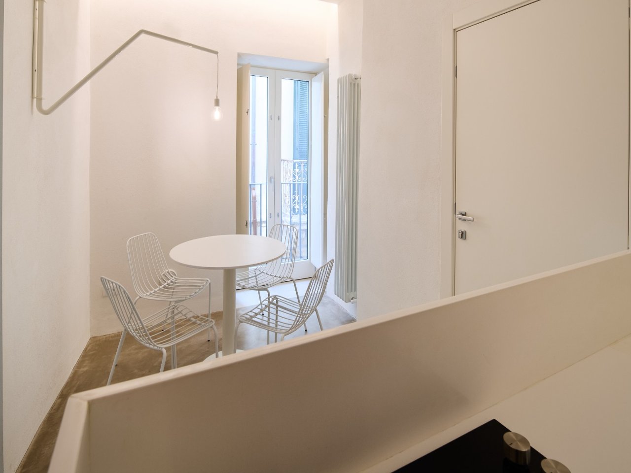 Spacious and bright kitchen of the Aurea apartment in central Ortigia