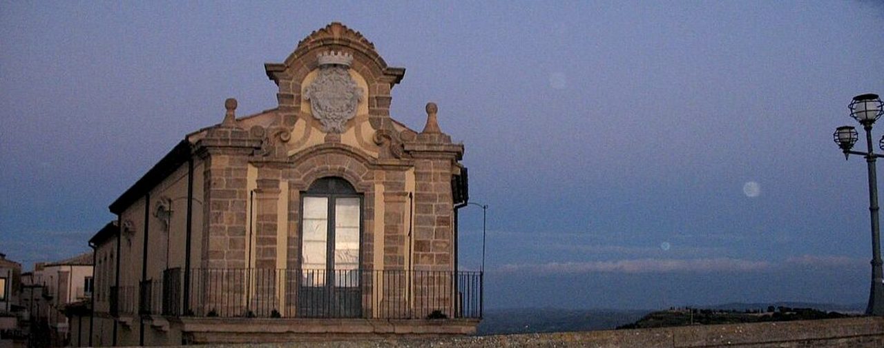 Caltagirone, capitale della ceramica e città barocca
