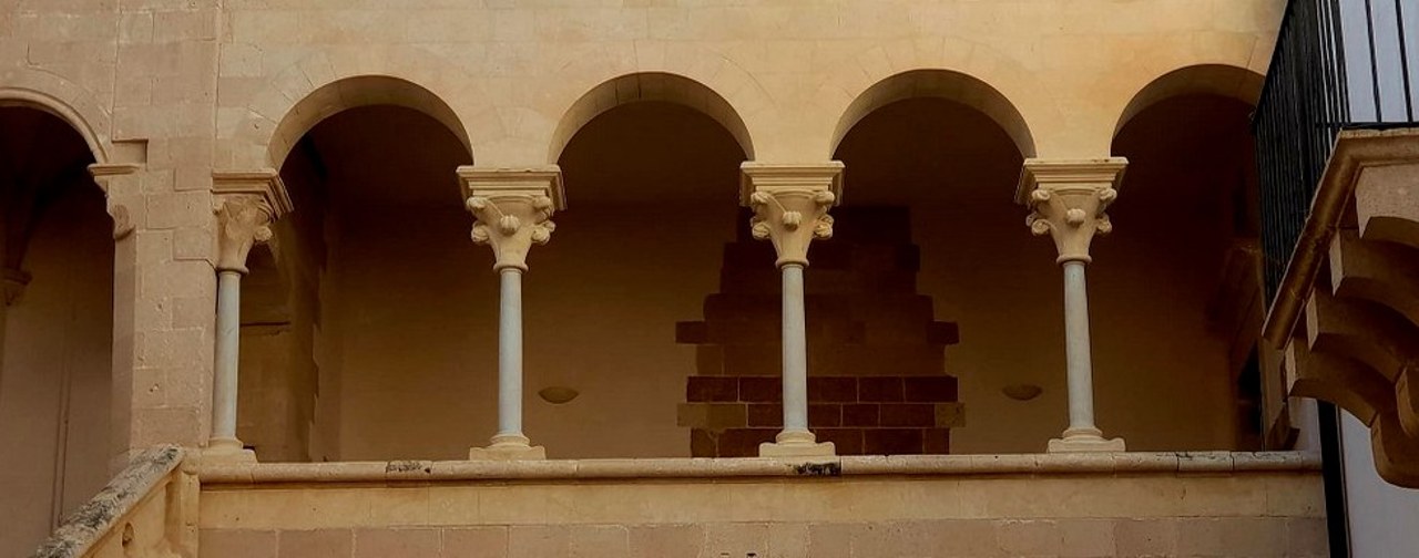 Cortile interno di Palazzo Bellomo a Siracusa