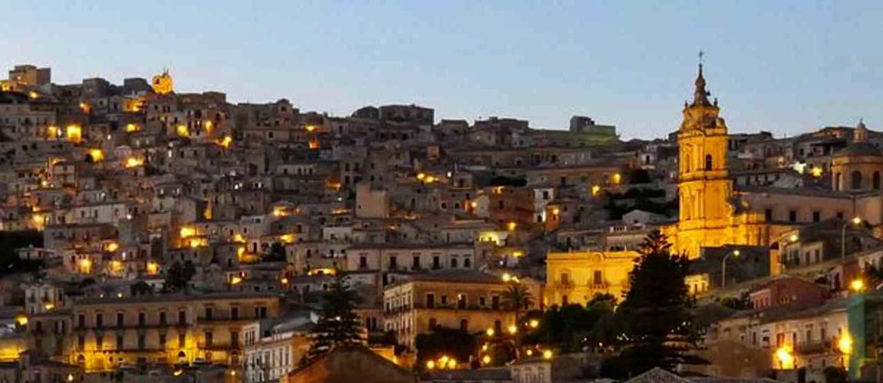Città barocca di Modica, famosa per l'architettura e il cioccolato