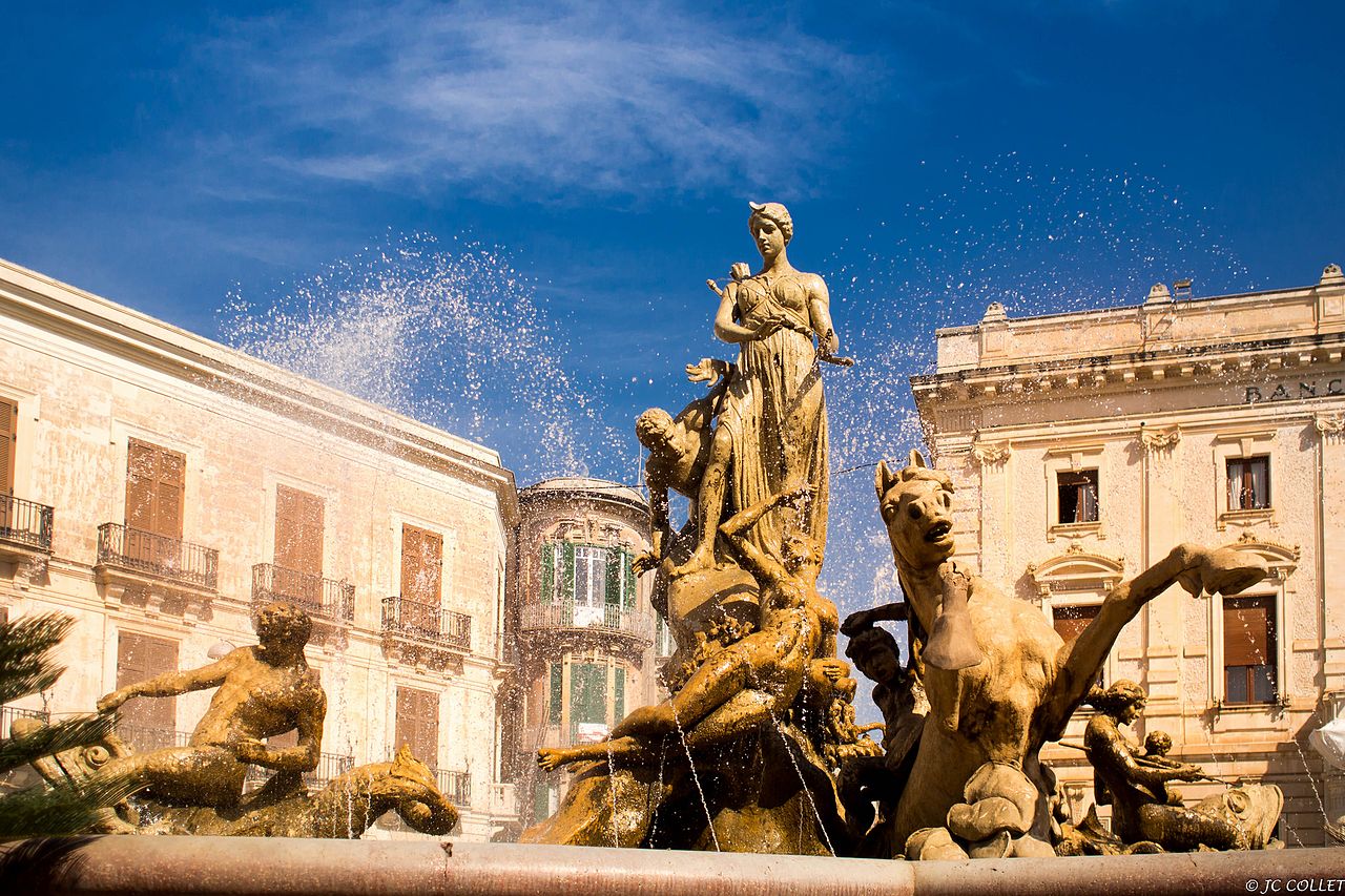 Fontana di Diana in Piazza Archimede a Ortigia, Siracusa