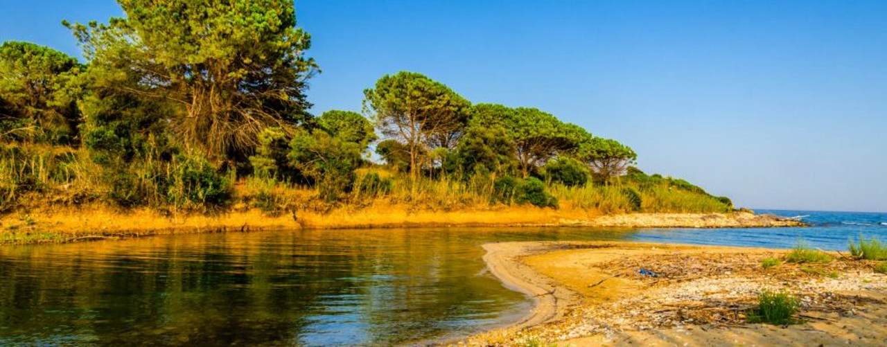 Spiaggia di Eloro vicino alla riserva di Vendicari