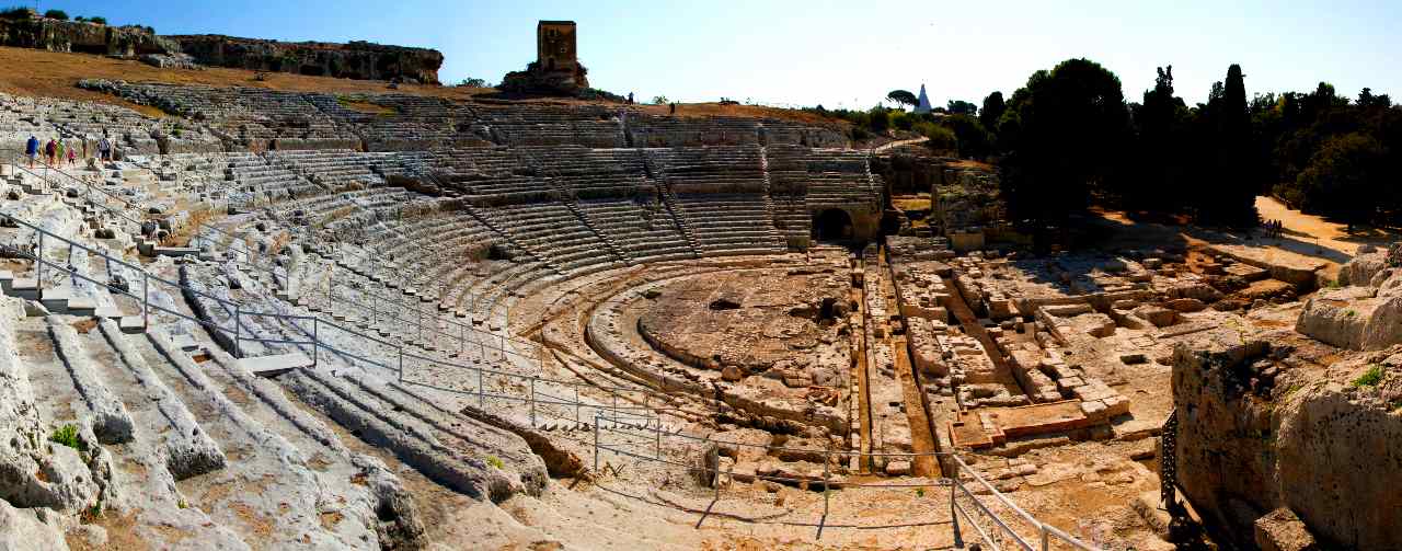 Teatro Greco di Siracusa con vista panoramica vicino a Ortigia
